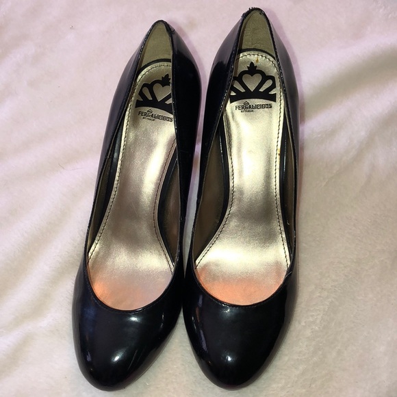 Black patent round-toe heel; Fergalicious Utopia - Picture 2 of 8
